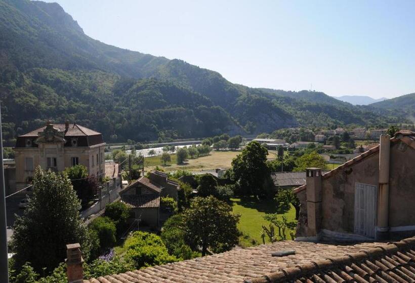 סוויטה, Grand Hôtel Du Cours