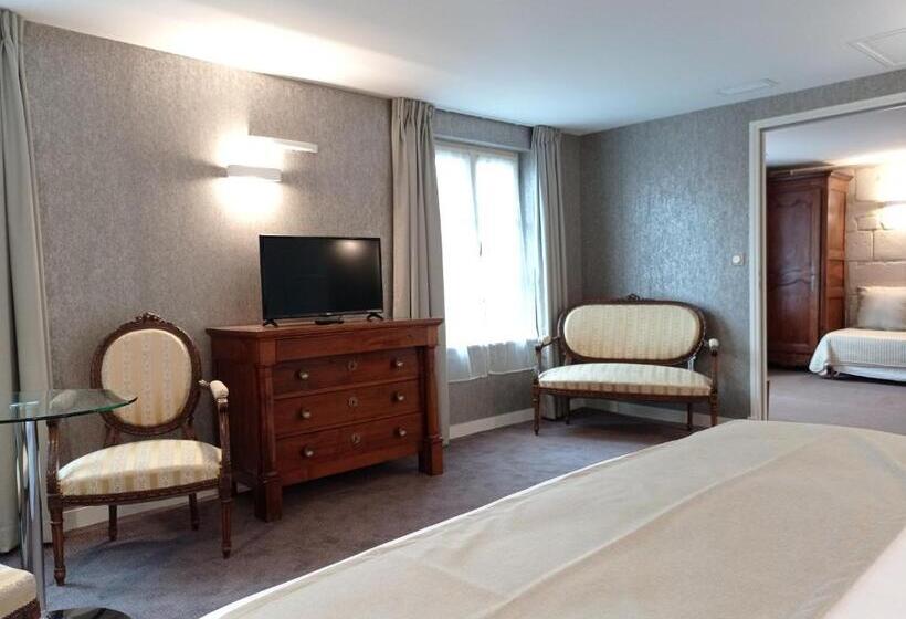 جناح جونيور, Hôtel Grand Monarque