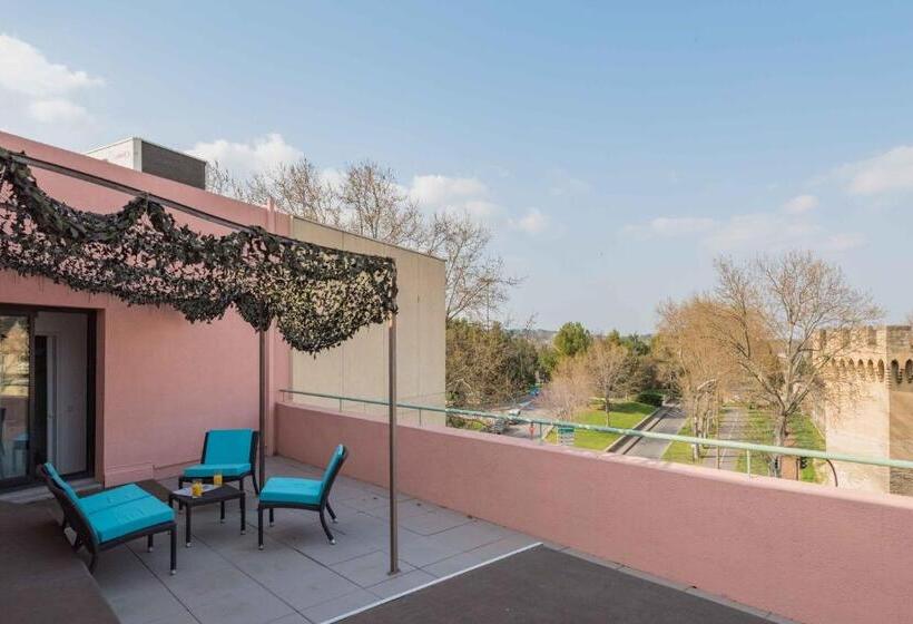 استودیوی استاندارد, Ibis Avignon Centre Pont De L'europe