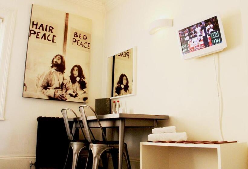 اتاق اجرایی, Kellys