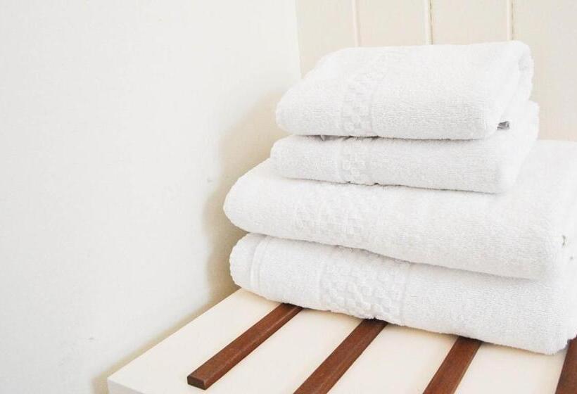 اتاق اجرایی, Kellys