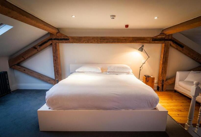 سوئیت پنت هاوس, Kellys