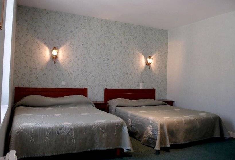 Номер Стандарт Трехместный, Les Ambassadeurs Logis Hotels Et Restaurant