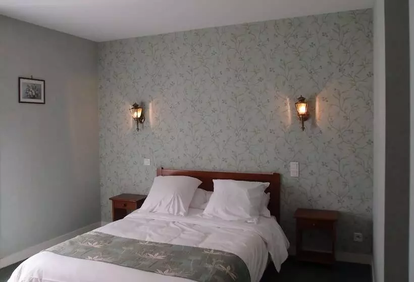 スタンダード4人部屋, Les Ambassadeurs Logis Hotels Et Restaurant