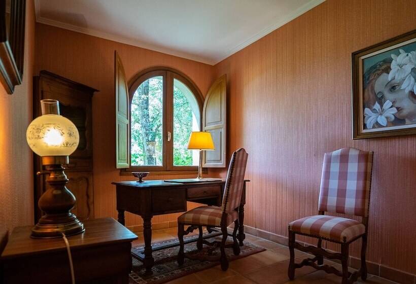 Полулюкс, Hôtel Moulin De Val De Seugne