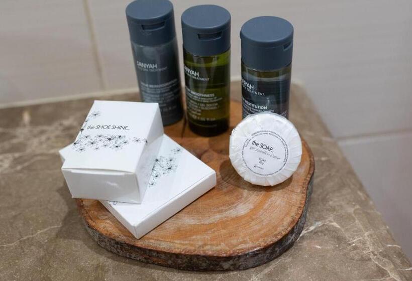 Номер Стандарт, Whitford House