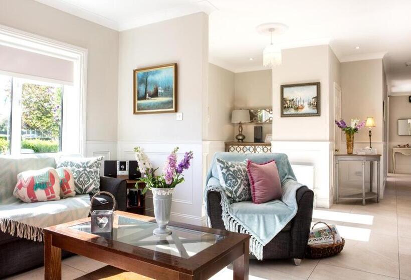 Бунгало Стандарт, Whitford House