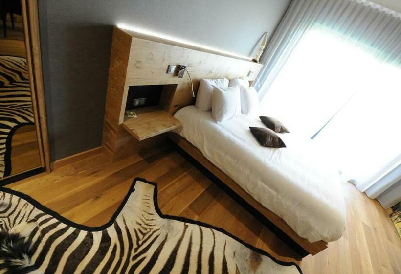 غرفة ديلوكس مطلّة علي الحديقة, Logis Hotel Restaurant Au Boeuf Rouge