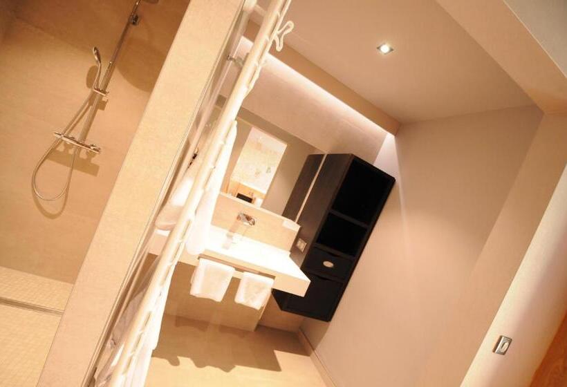 غرفة ديلوكس مطلّة علي الحديقة, Logis Hotel Restaurant Au Boeuf Rouge