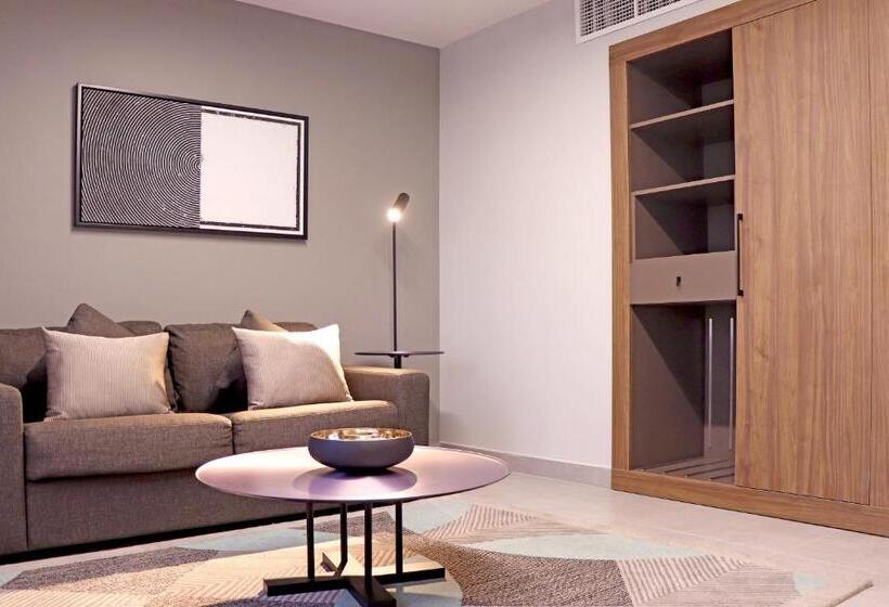 سوییت جونیور, Marbella Resort