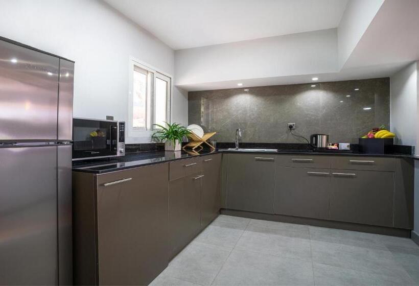 سوئیت مستر, Marbella Resort