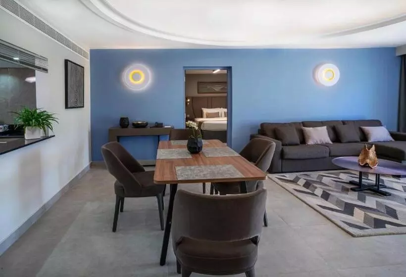 سوئیت مستر, Marbella Resort