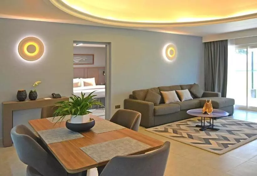 ویلا دلوکس 2 خوابه, Marbella Resort