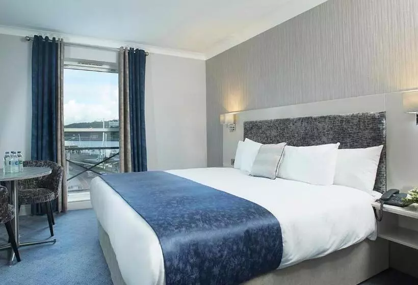 اتاق لوکس با تخت بزرگ, Tower Hotel & Leisure Centre