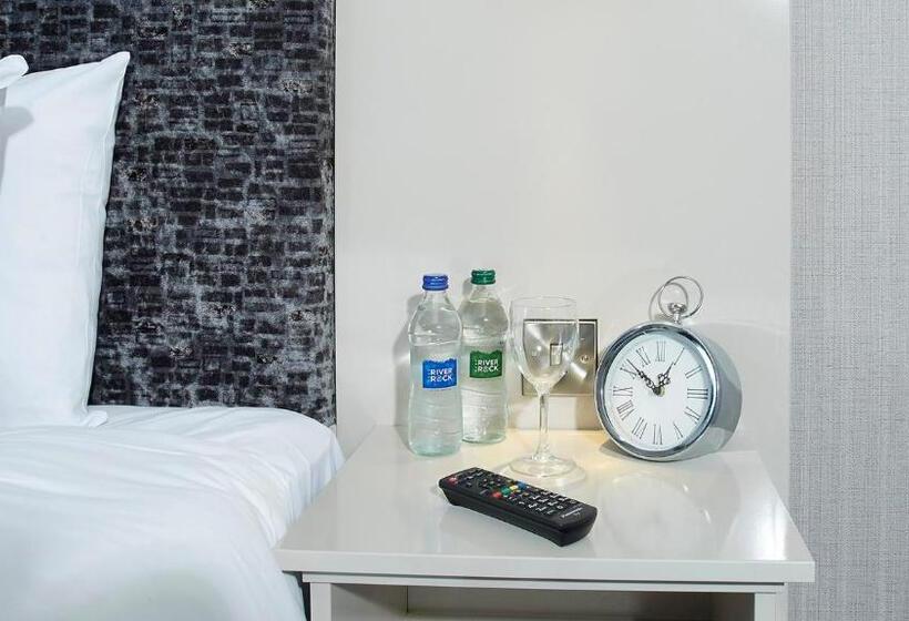 스탠다드 트리플 룸, Tower Hotel & Leisure Centre