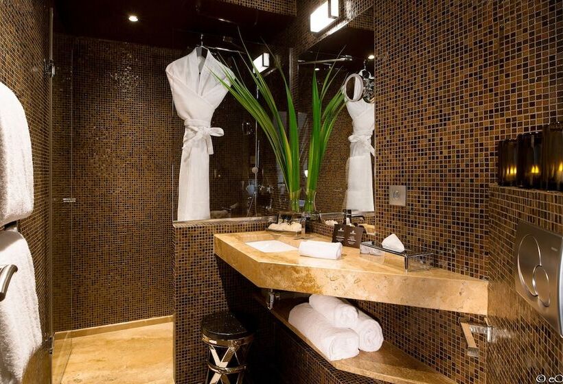 Junior Suite avec Balcon, B Montmartre