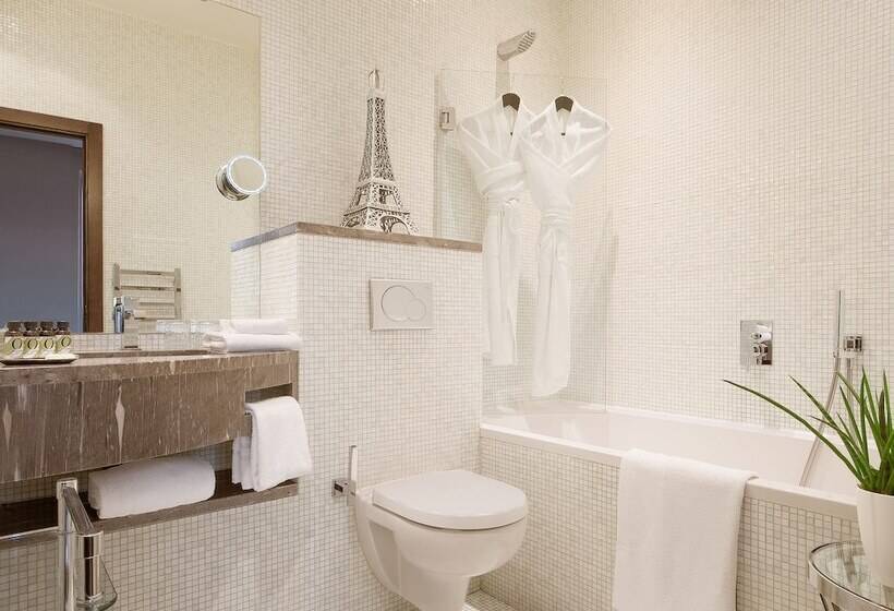 Chambre Supérieure, B Montmartre