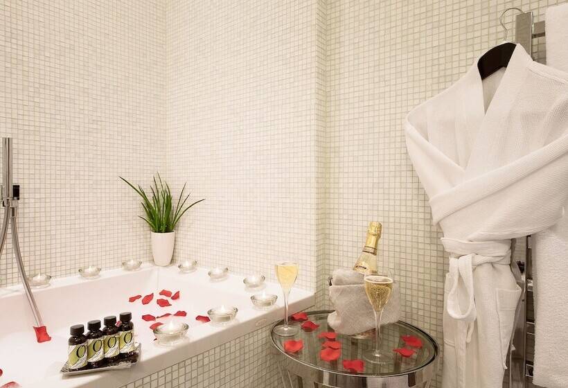 Chambre Supérieure, B Montmartre