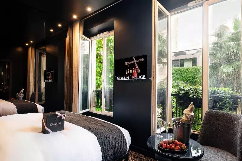 Chambre Classique, B Montmartre