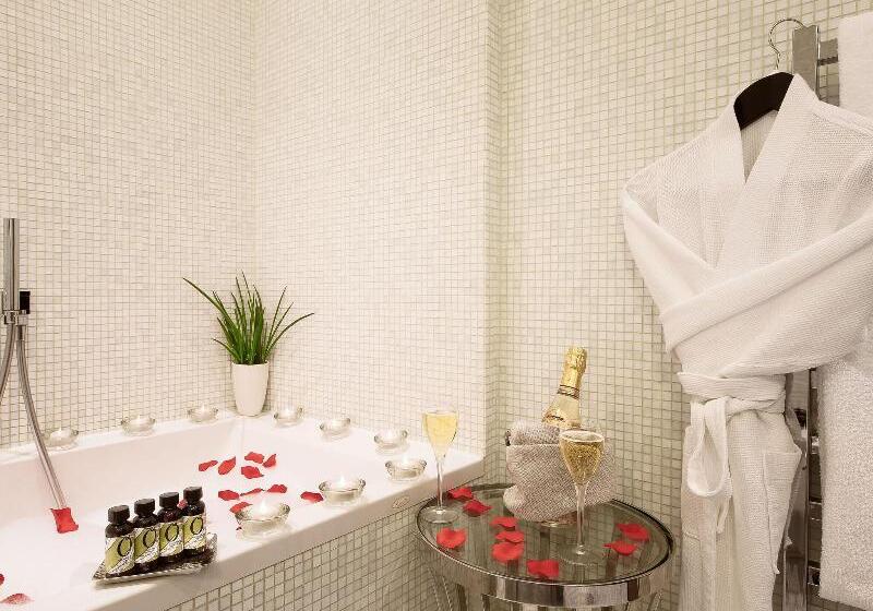 Chambre Supérieure, B Montmartre