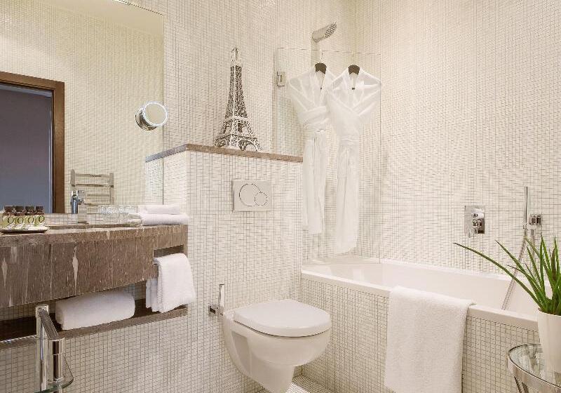 Chambre Supérieure, B Montmartre