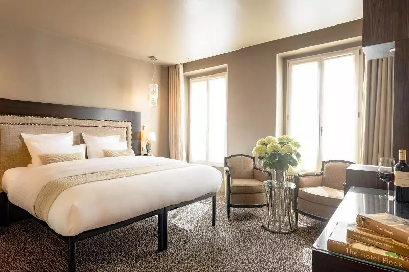 Chambre Supérieure, B Montmartre