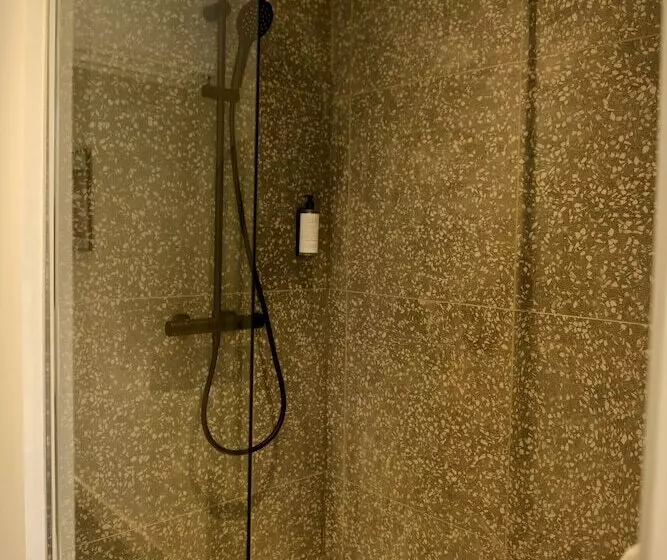 اتاق استاندارد سه نفره, Hôtel Villa Berlioz