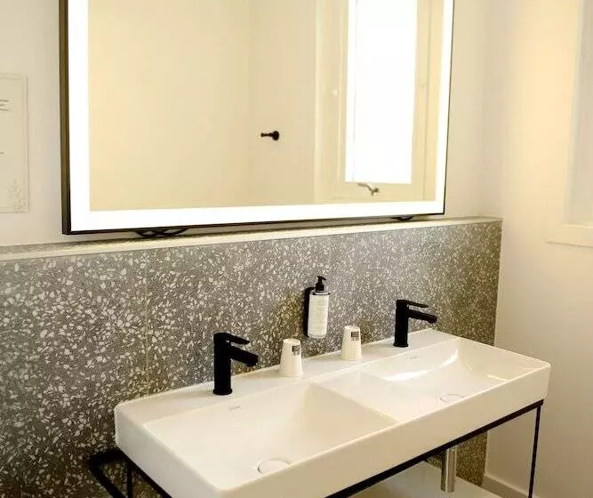 اتاق استاندارد سه نفره, Hôtel Villa Berlioz