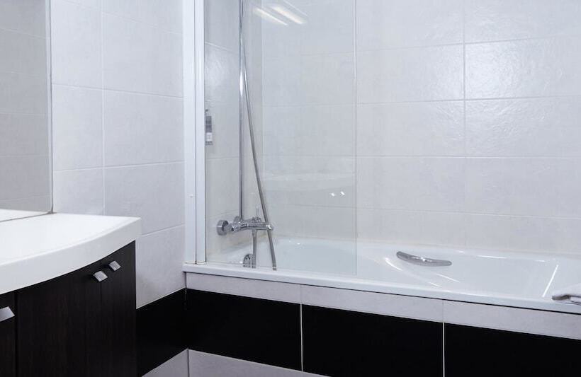 Номер Superior с Видом, Best Western Le Cheval Blanc  Vue Sur Le Port Plein Centre Ville