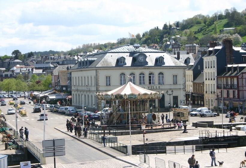 اتاق خانوادگی, Best Western Le Cheval Blanc  Vue Sur Le Port Plein Centre Ville