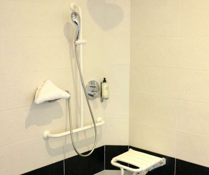 اتاق خانوادگی, Best Western Le Cheval Blanc  Vue Sur Le Port Plein Centre Ville