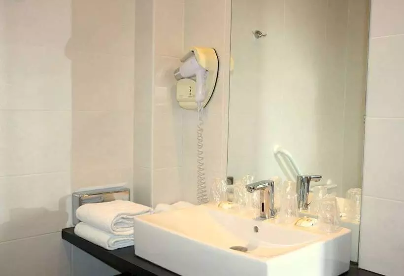 ファミリールーム, Best Western Le Cheval Blanc  Vue Sur Le Port Plein Centre Ville