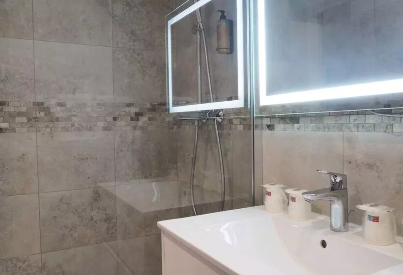 Quarto Triplo Standart, Busby