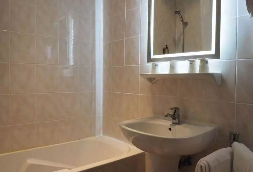 Quarto Quádruplo Standard, Busby