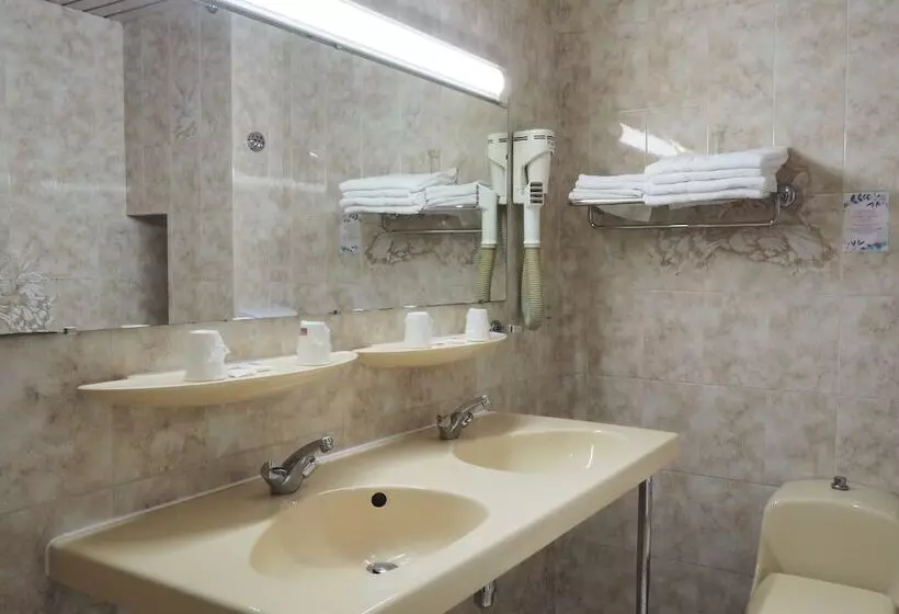 Quarto Quádruplo Standard, Busby