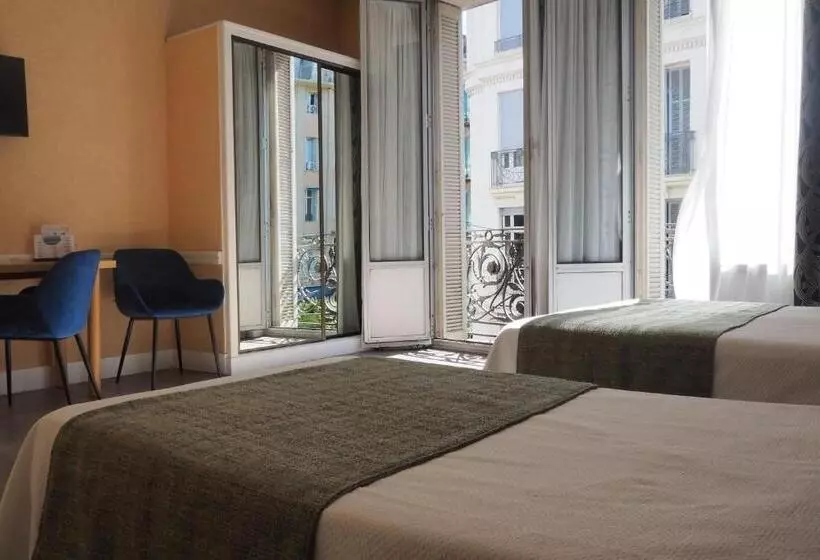 Quarto Triplo Comfort, Busby