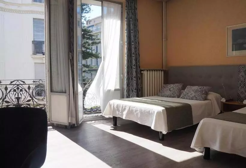 Quarto Triplo Comfort, Busby