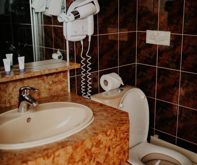 اتاق استاندارد سه نفره, Crystal Reims Centre