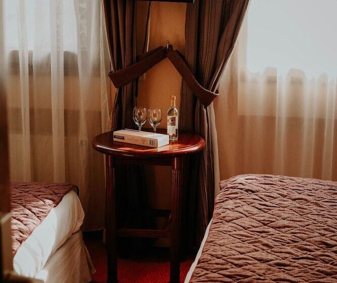 اتاق استاندارد سه نفره, Crystal Reims Centre