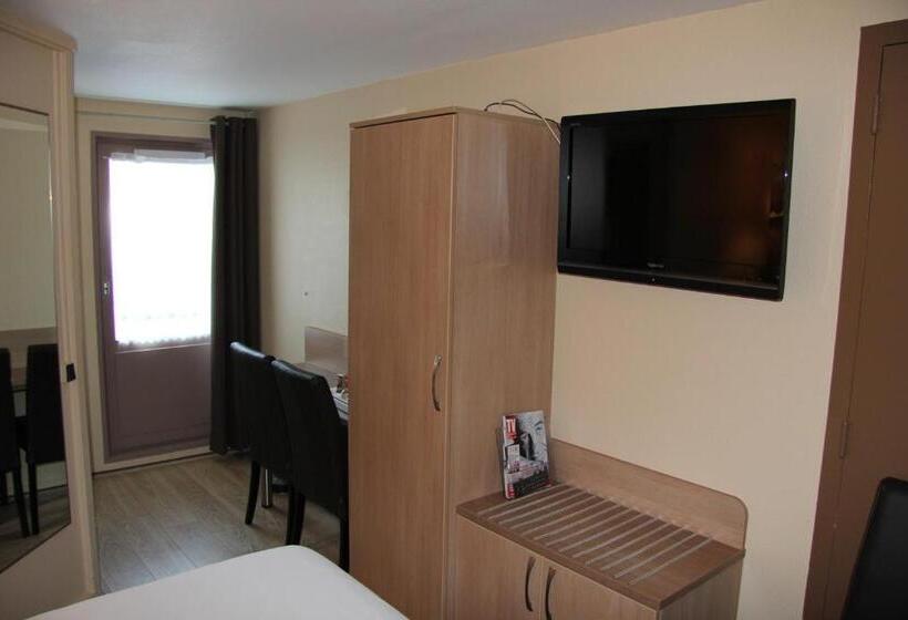 غرفة قياسية ثلاثية, Logis Lhôtel Restaurant Antony Verrières Le Buisson