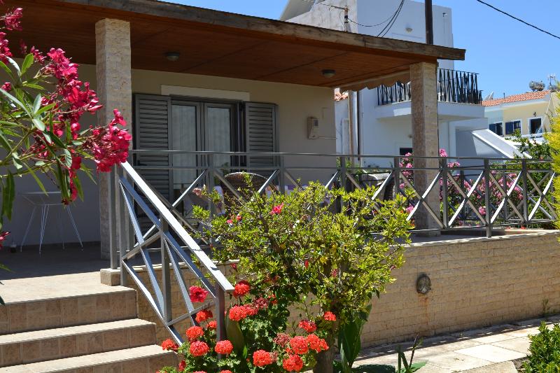 غرفة قياسية ثلاثية, Logis Lhôtel Restaurant Antony Verrières Le Buisson