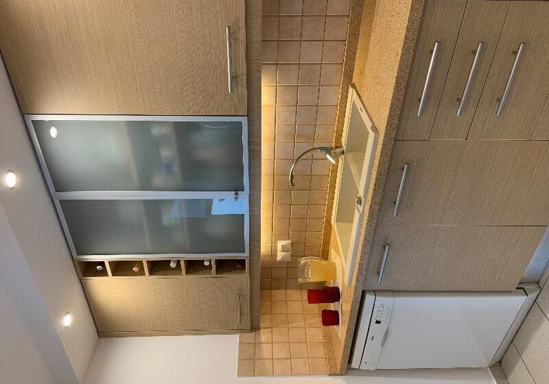 غرفة قياسية ثلاثية, Logis Lhôtel Restaurant Antony Verrières Le Buisson