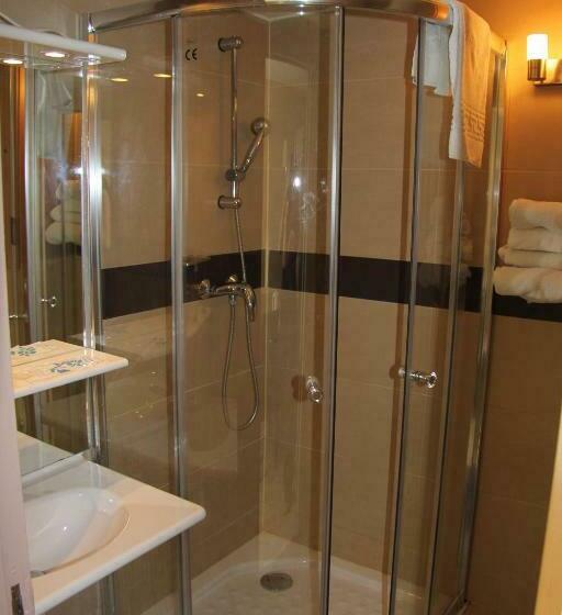 غرفة قياسية, Logis Lhôtel Restaurant Antony Verrières Le Buisson