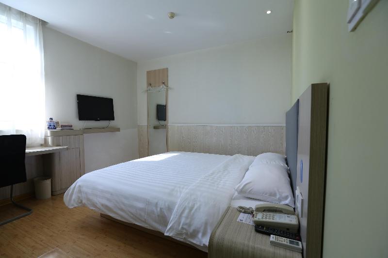 جناح جونيور, Sofitel Paris Baltimore Tour Eiffel