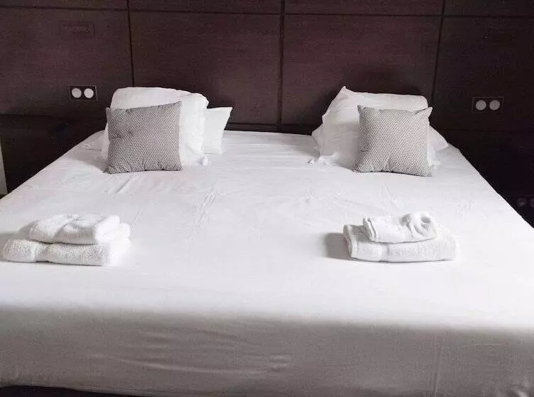 Chambre Supérieure, Brit Hotel L Arrivée Guingamp