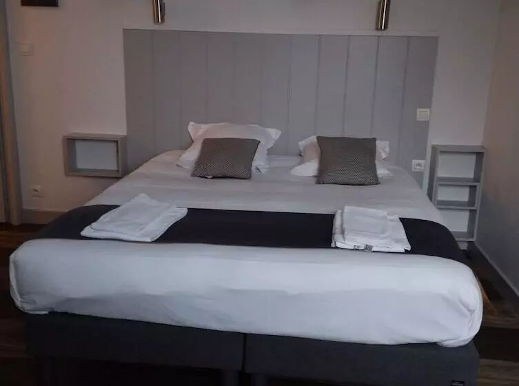 Chambre Familiale, Brit Hotel L Arrivée Guingamp