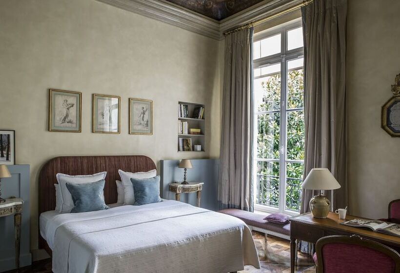 سوییت جونیور, Hôtel Des Saints Pères Esprit De France