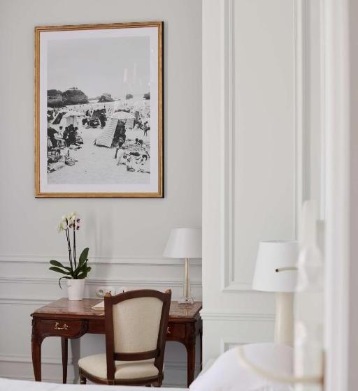 اتاق لوکس با تخت بزرگ, Hôtel Du Palais Biarritz, In The Unbound Collection By Hyatt