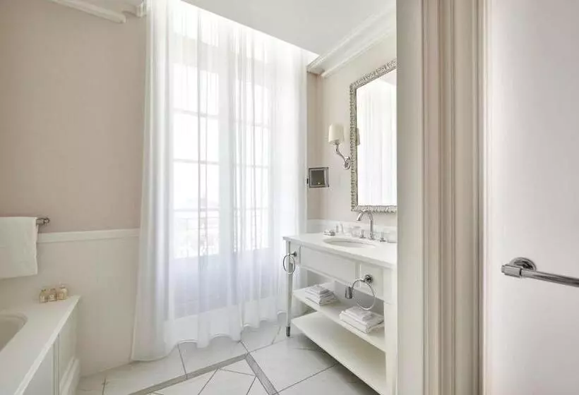 اتاق لوکس با چشم‌انداز دریا, Hôtel Du Palais Biarritz, In The Unbound Collection By Hyatt
