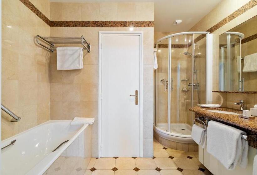 اتاق کلاسیک با تخت دونفره, Hôtel Du Palais Biarritz, In The Unbound Collection By Hyatt